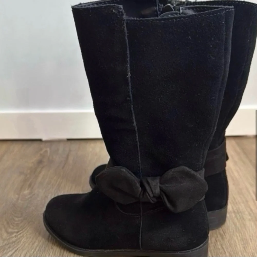 GB Girls Black Suede Bow Accent Side Zip Mid Calf Boots Girls Size 8 Like New